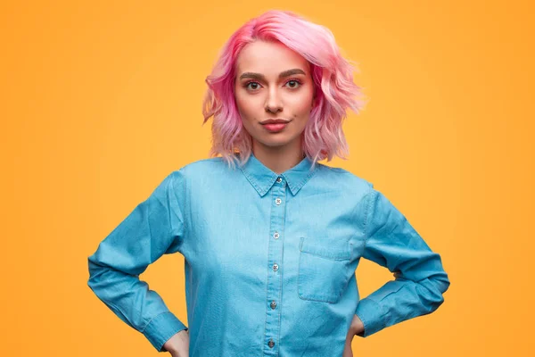 Positive young female looking at camera — Stock Photo, Image