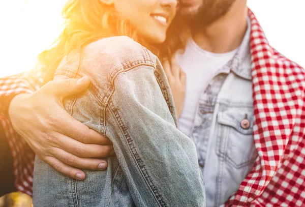 Crop couple hugging in countryside — Stock Photo, Image