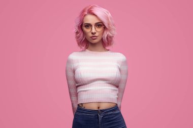 Kendine güvenen modern bin yıllık kadın