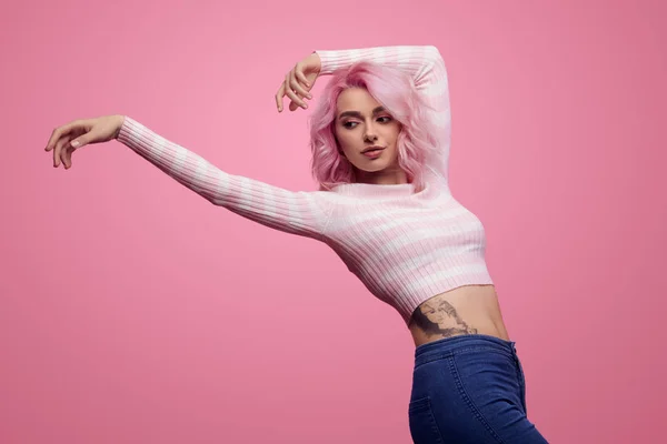 İnce güzel ve zarif kadın