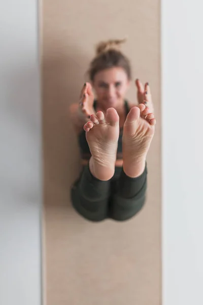 Blurred woman performing Raised Leg exercise — Stock Photo, Image