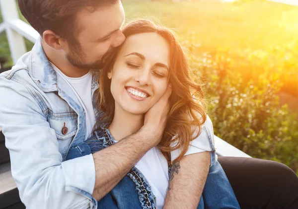 Young couple hugging in nature — Stock Photo, Image