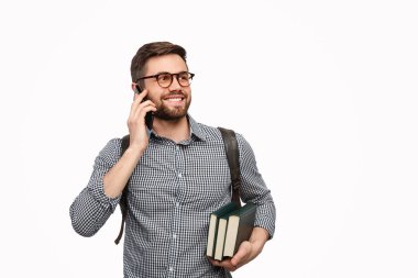 Neşeli öğrenci kitaplarla uzağa arıyorsunuz