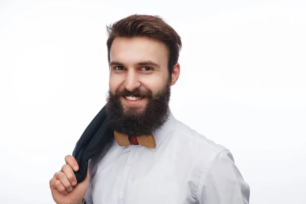 Sonriente hombre barbudo mirando a la cámara — Foto de Stock