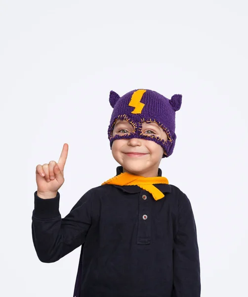 Innehåll pojke i superhjälte mask idé — Stockfoto