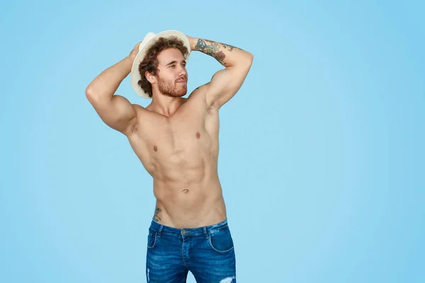 Muscular man in straw hat looking away — Stock Image Muscular man in straw hat looking away Royalty Free Stock Images
