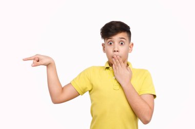 Şok çocuğu bir kenara işaret