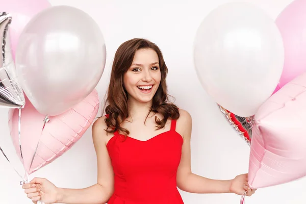 Femme souriante avec ensemble de ballons — Photo