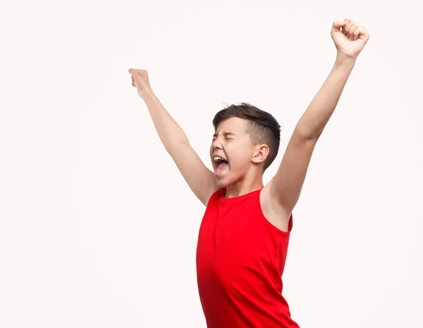Sportig pojke firar seger — Stockfoto