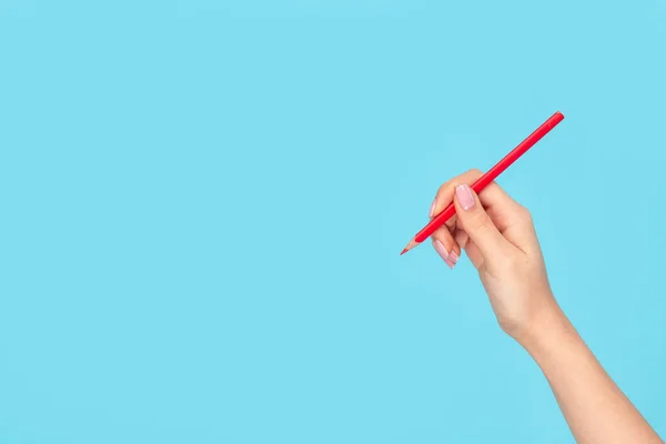 빨간 연필 그림 물감 여자 — 스톡 사진