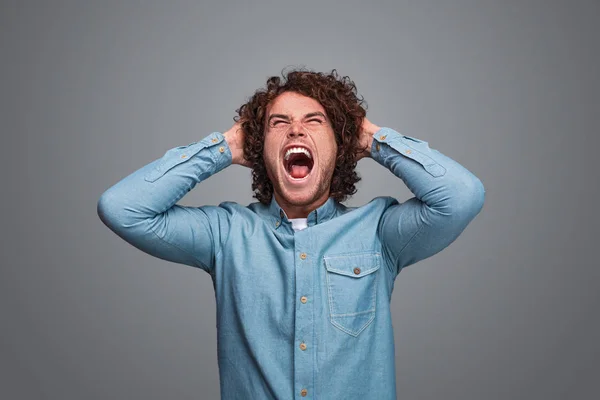 Man screaming and tearing out hair — Stock Photo, Image