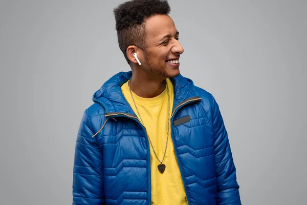 Cheerful black man listening to music — Stock Photo, Image