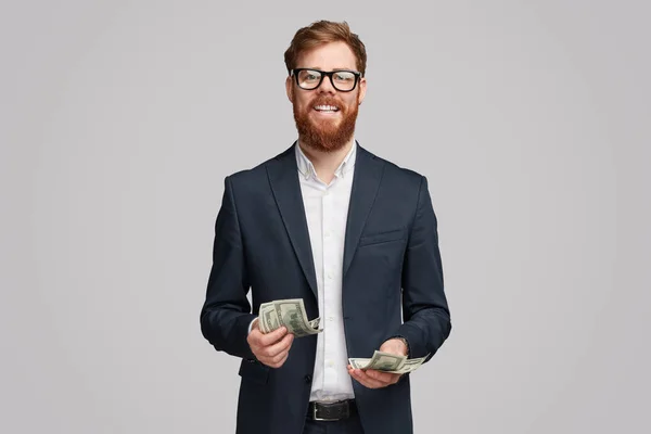 Χαρούμενος επιχειρηματίας με στοίβα από δολάρια — Φωτογραφία Αρχείου
