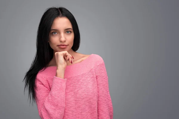 Thoughtful woman looking at camera — Stock Photo, Image