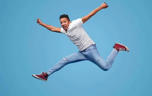 Funny black guy leaping in air — Stock Photo, Image