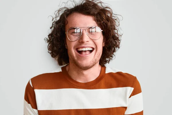 Cheerful young man in glasses — Stock Photo, Image