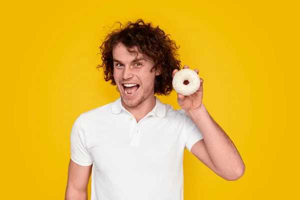 Chico alegre disfrutando de donut dulce —  Fotos de Stock