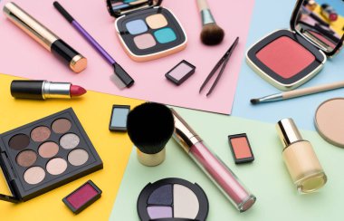 Dekoratif kozmetik demet