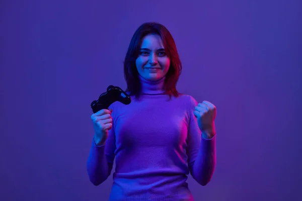 Mulher vencedora em videogame — Fotografia de Stock