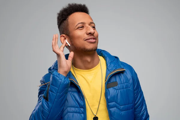 Glad black man listening to music — Stock Photo, Image