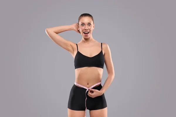 흥분 된 여성 측정 허리 — 스톡 사진