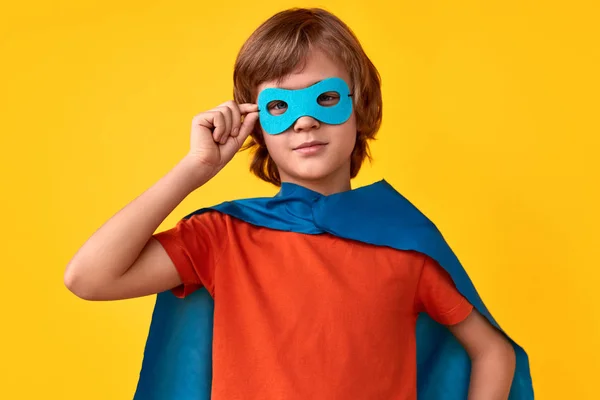 Впевнена маска для налаштування супергероїв — стокове фото