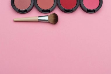 Blushers yakın yumuşak fırça