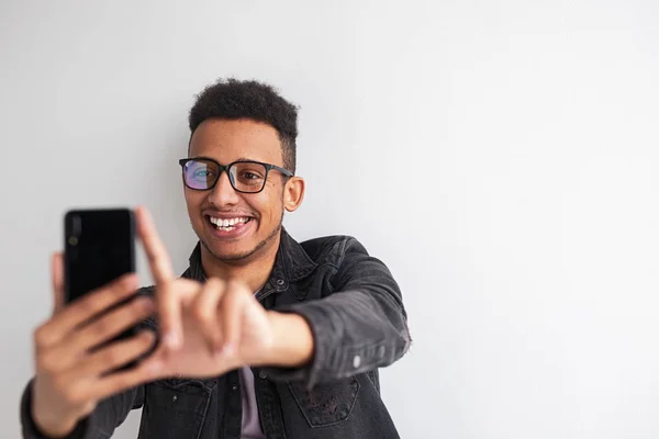 Funny African American male taking selfie — Stock Photo, Image