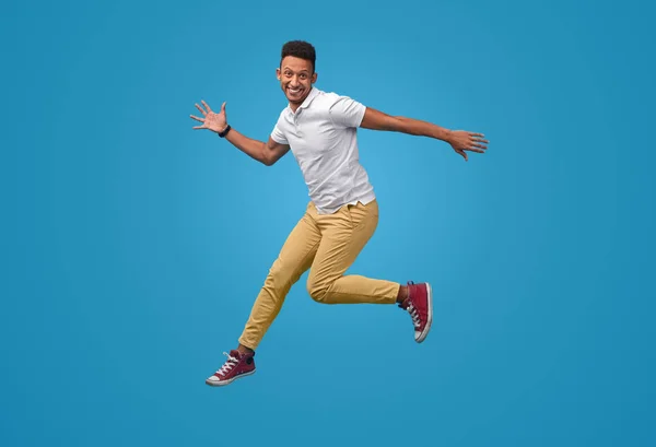 Funny black guy leaping up and smiling — Stock Photo, Image