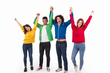 Yükseltilmiş elleri ile neşeli uluslararası arkadaşlar