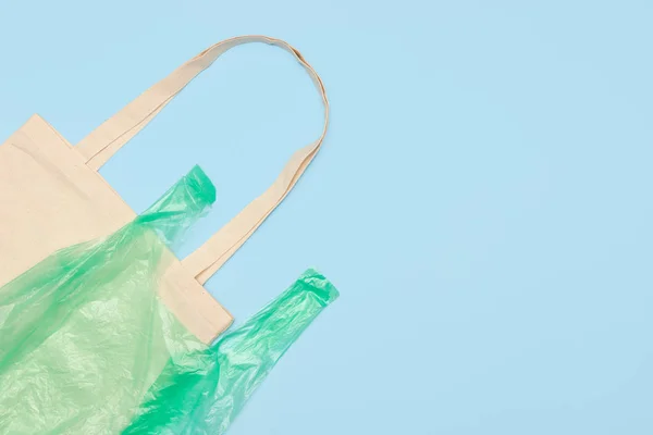 Bolsa de plástico y saco de algodón —  Fotos de Stock
