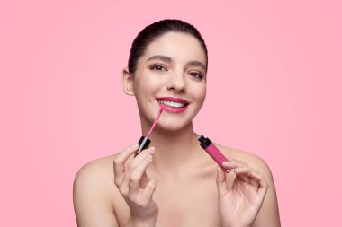 Gülümseyen kadın dudakları rouging