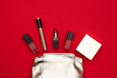 Makyaj kılıfı üzerinde dekoratif kozmetik