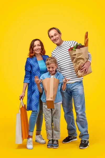 Happy family with groceries during shopping — Stock Photo, Image