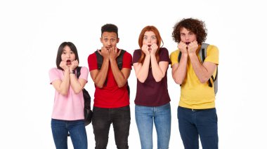 Sınav öncesi endişeli çok ırklı öğrenciler