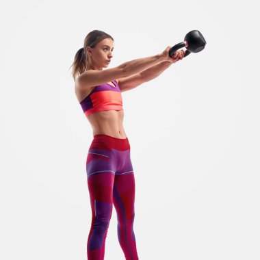 Kettlebell ile güçlü bayan eğitimi