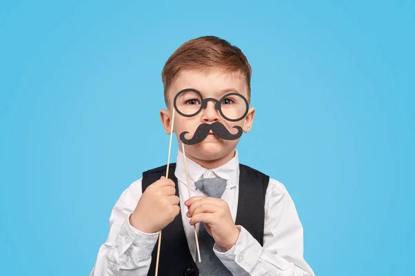 Petit gentleman avec moustache et lunettes — Photo