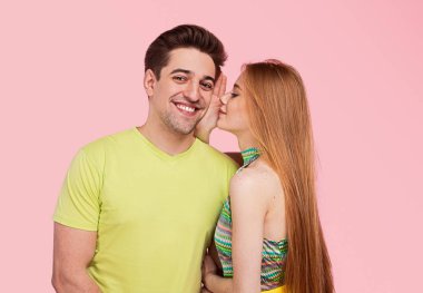 Erkek arkadaşına sırrı nı anlatan genç kadın