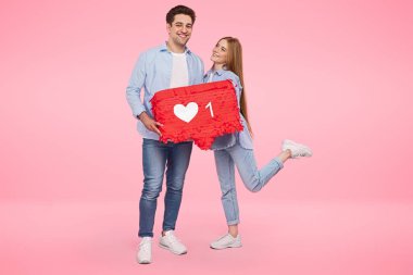 Sosyal medyada çıkan mutlu çift
