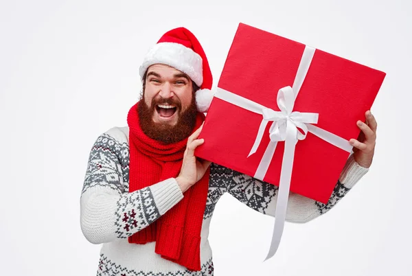 Masculino animado com grande caixa de presente de Natal — Fotografia de Stock