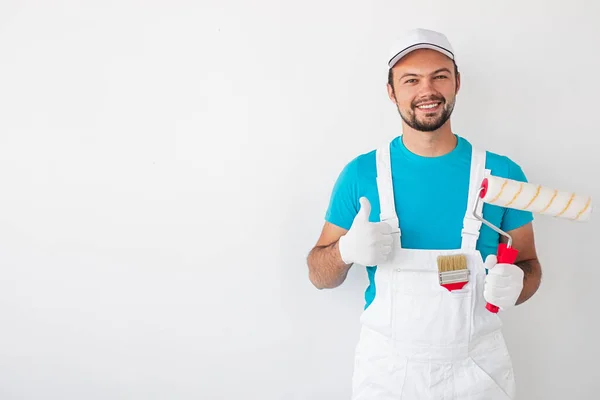 Fröhlicher Malermeister genehmigt Sanierung — Stockfoto