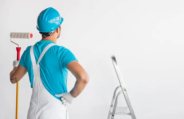 Pintor irreconocible listo para trabajar — Foto de Stock