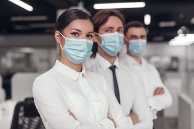 Karantina sırasındaki iş kadını ve ekibi