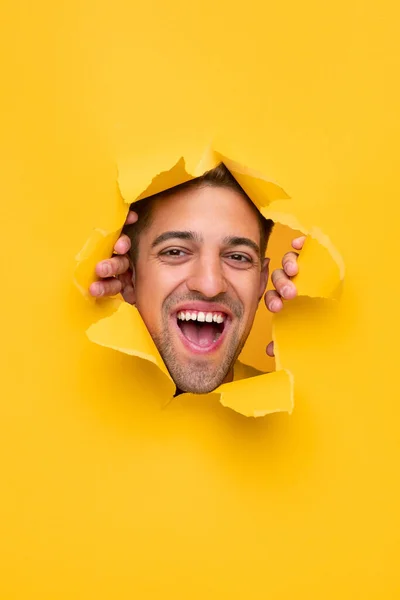 Young man screaming and tearing paper — Stock Photo, Image