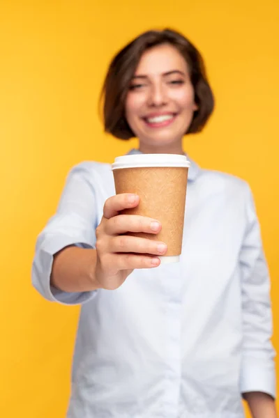 Joven alegre con café para llevar —  Fotos de Stock