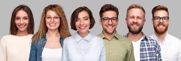 Group of happy young people looking at camera — Stock Photo, Image