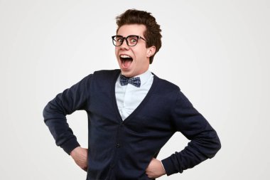 Ağzı açık gururlu inek.