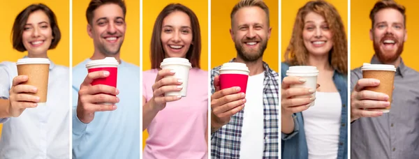 Pessoas felizes mostrando bebidas para ir — Fotografia de Stock