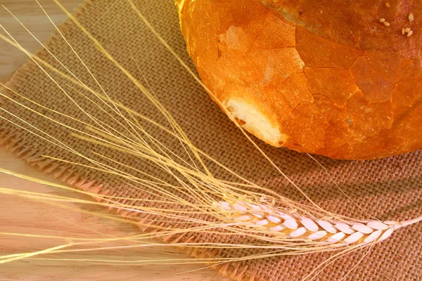 kurnaz bir hala hayat değil. ekmek, süt, buğday kulaklar 