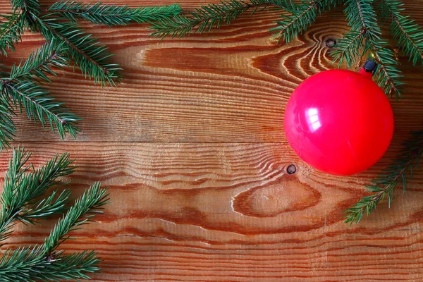 Yeni yıl, Noel bileşimi ahşap panoları koni ve yılbaşı ağacı süsleri. Tayga masalı